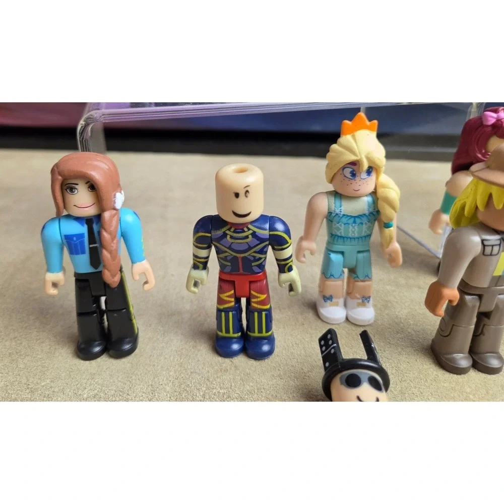 ROBLOX Action Figures, Mixed Lot of 19 Characters plus - No Codes (Lot B)